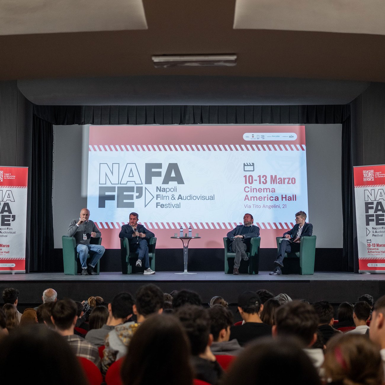 Incontro con gli ospiti sul palco durante NAFAFÈ
